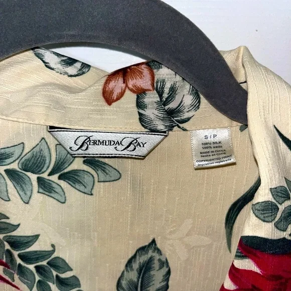 Vintage Women’s Tropical Hawaiian Short Sleeve Silk Button Down Small - Picture 3 of 3